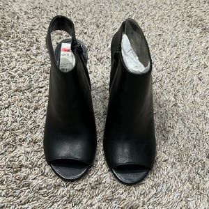 Steve Madden Rock & Roll Heels size 5 1/2 never been worn